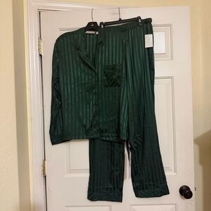 NWT Rachel Parcell Dark Mountain Green Satin Striped Pajama Set Size Medium M